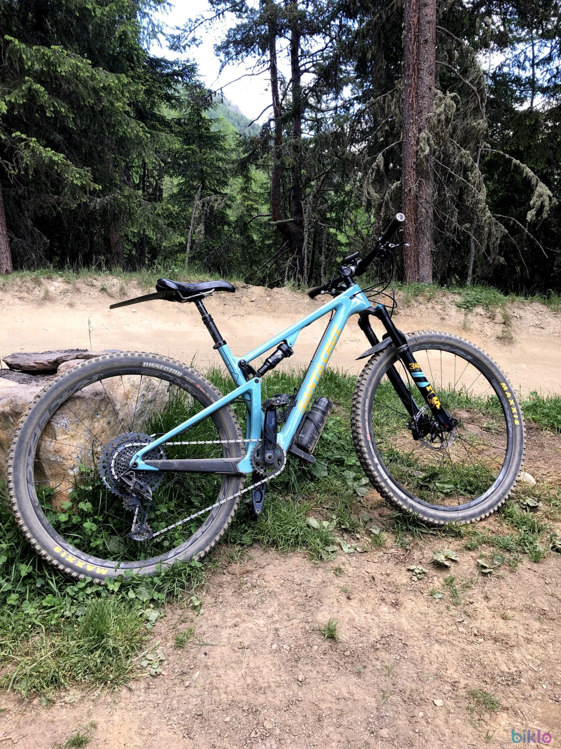 3. Santa Cruz Blur 3 Trail Carbon C - Size Medium