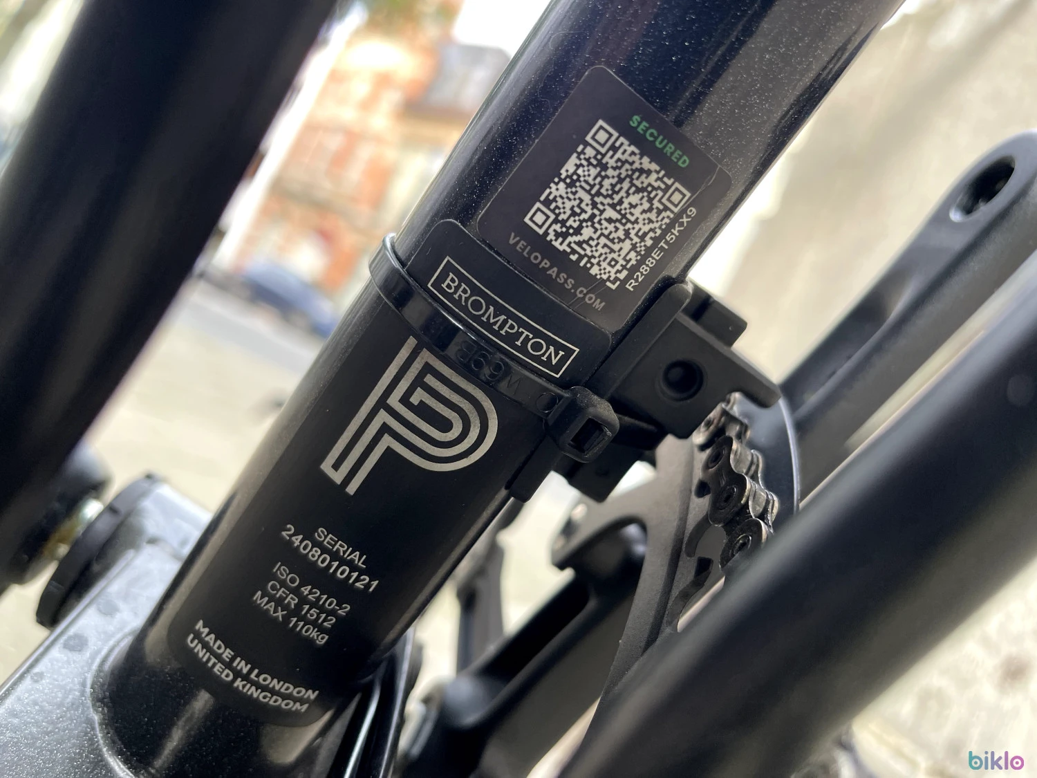 3. Brompton P-LINE S4L with titanium end caps. Midnight black