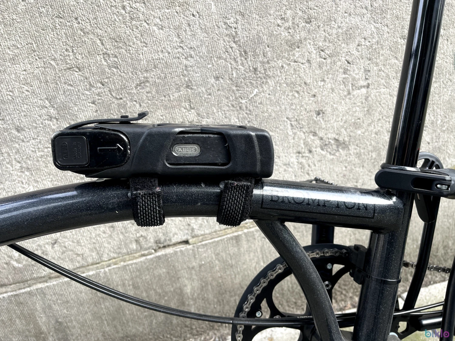 7. Brompton P-LINE S4L with titanium end caps. Midnight black