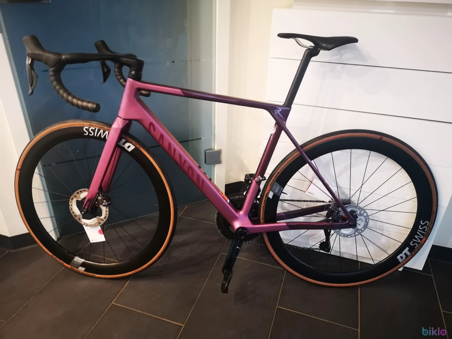 1. Canyon Ultimate M 2023 cf slx DI2 4iiii