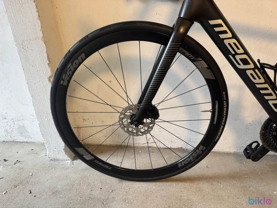 8. Megamo Raise 15 SH12 105 Di2 2023 landevejscykel str. M (170-182 cm)