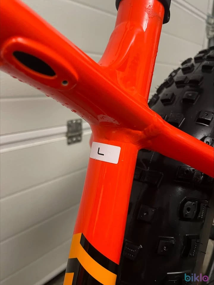 4. Trek Farley 7 Etujousitettu Fatbike, 27.5" L