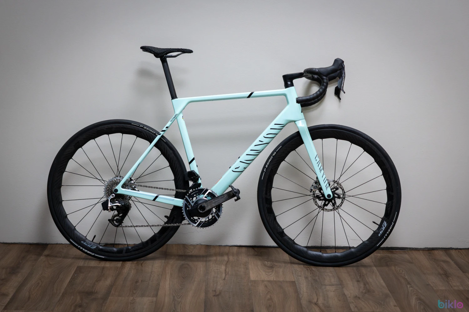 1. Canyon Ultimate CFR AXS / Koko L