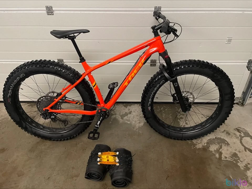 1. Trek Farley 7 Etujousitettu Fatbike, 27.5" L