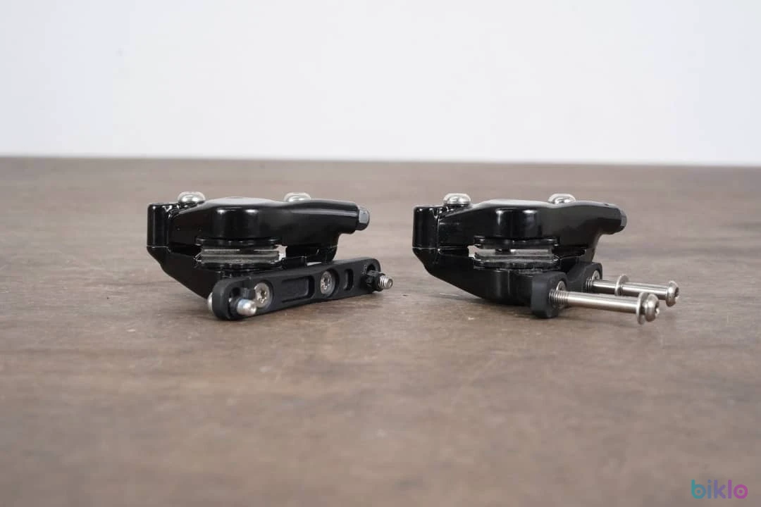 2. Groupe SRAM Rival eTap AXS HRD 12 vitesses avec freins à disque hydrauliques électroniques
