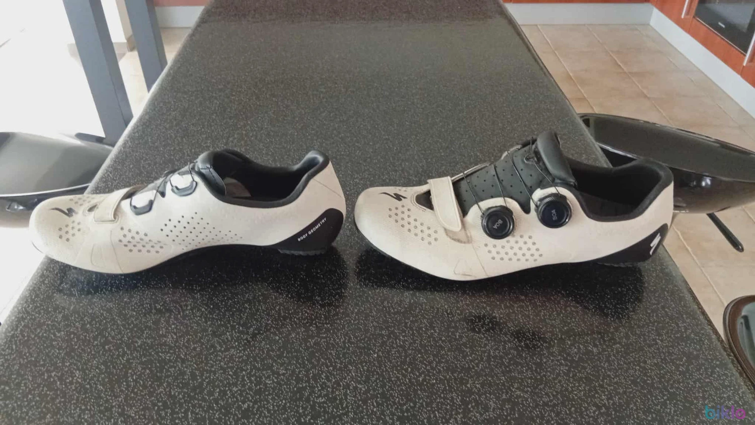 6. Chaussure vélo route specialized torch 3.0 44