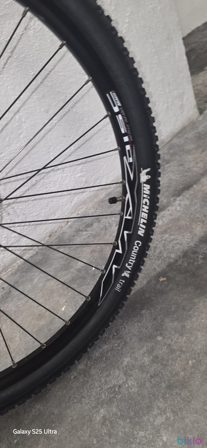 6. Vélo MTB GIANT Taille M