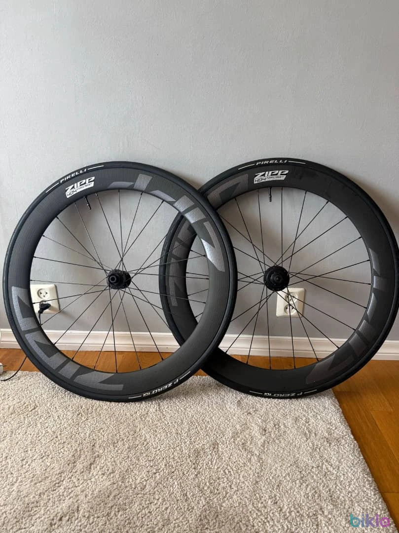 1. Paire de roues Zipp 404 Firecrest Carbone – Excellent état
