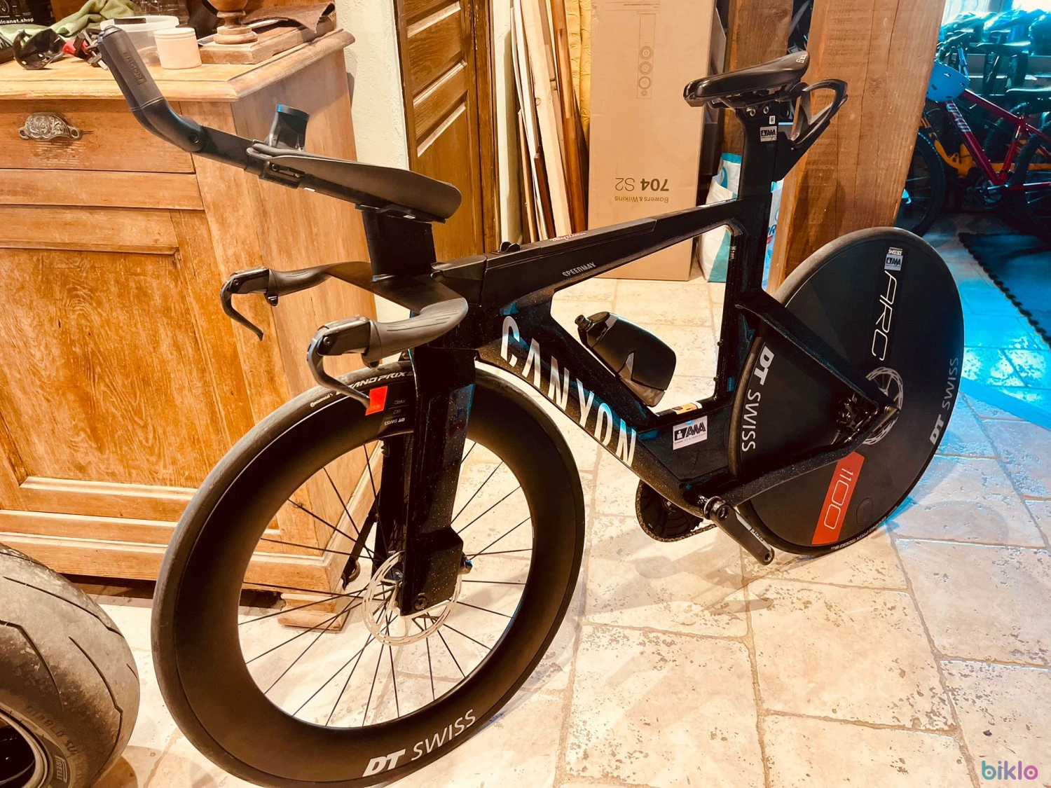 1. Canyon Speedmax CFR Sram Red AXS 1x DT Swiss lenticulaire ARC Dicut 1100