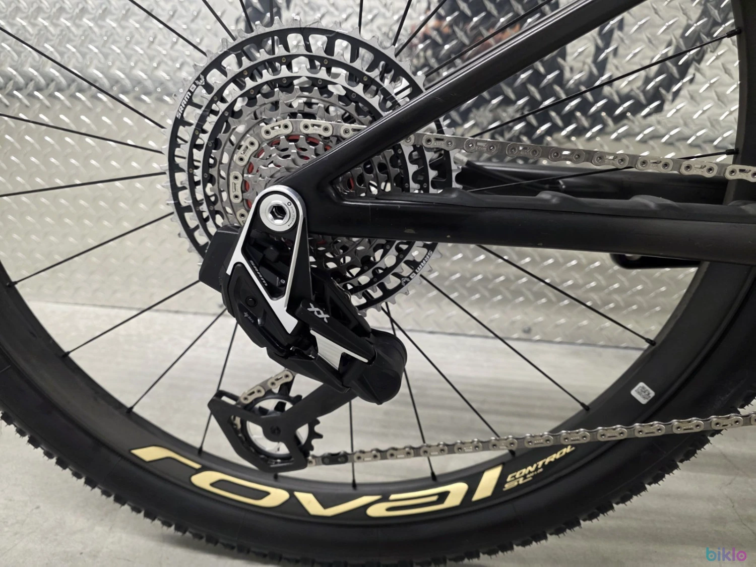 15. Specialized S-Works Epic 8 Medium Flight Attendant
