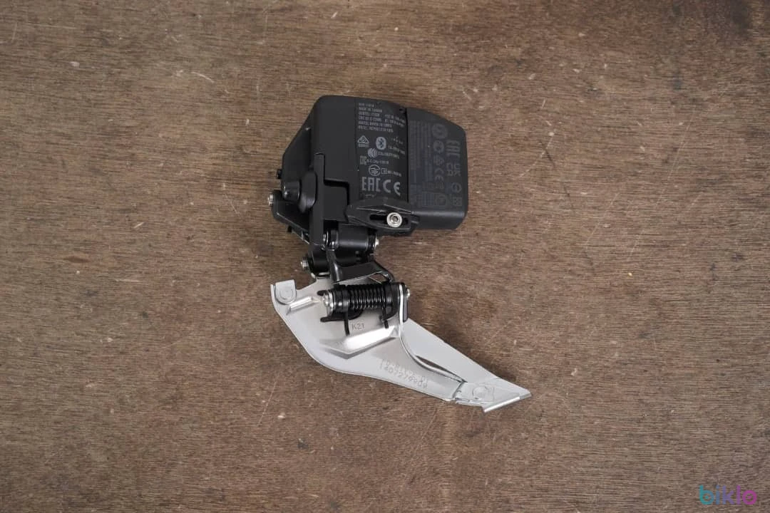 3. Groupe SRAM Rival eTap AXS HRD 12 vitesses avec freins à disque hydrauliques électroniques