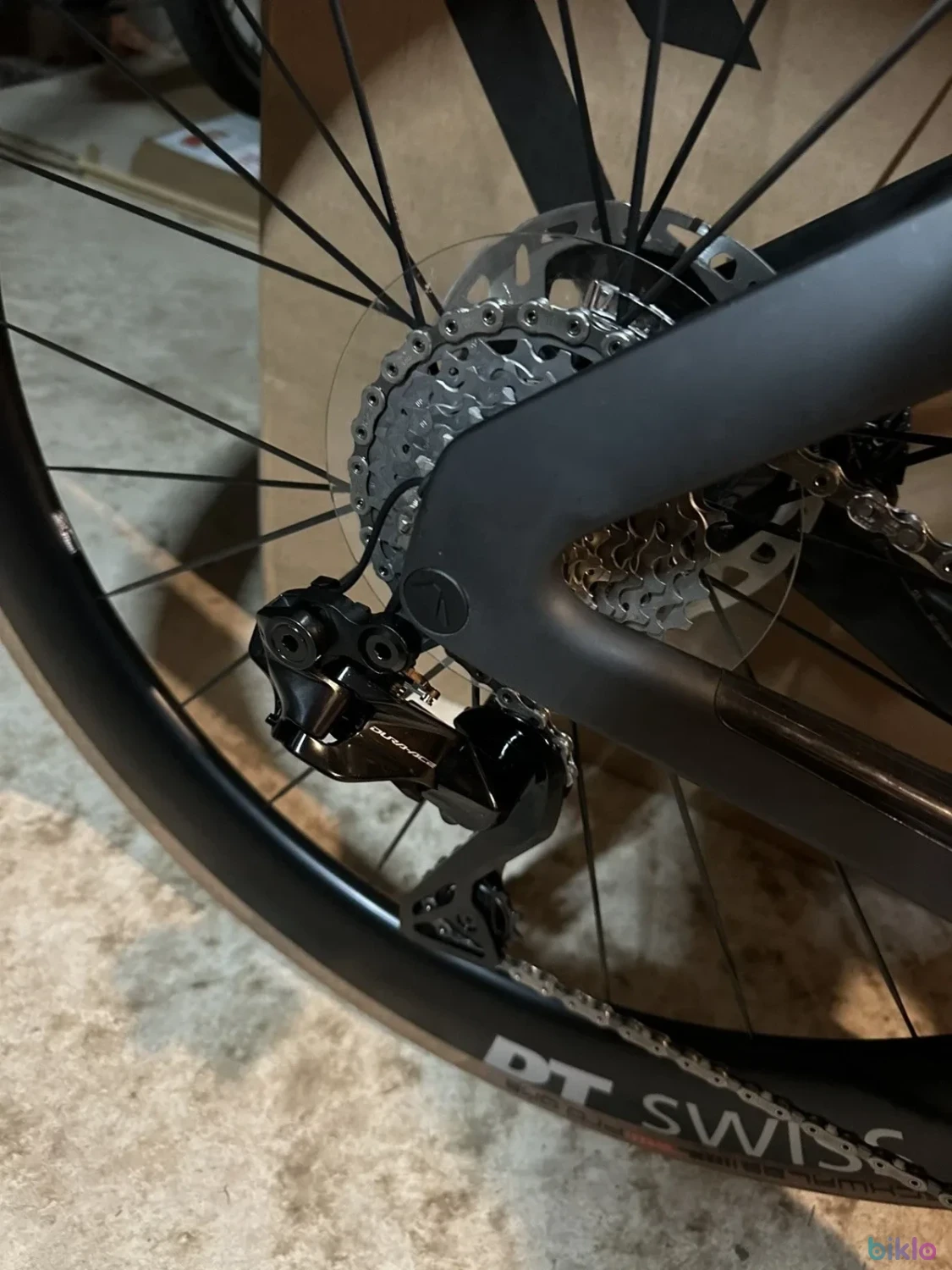 11. Canyon Aeroad CFR Medium - Di2 Dura Ace - Couleur furtive-