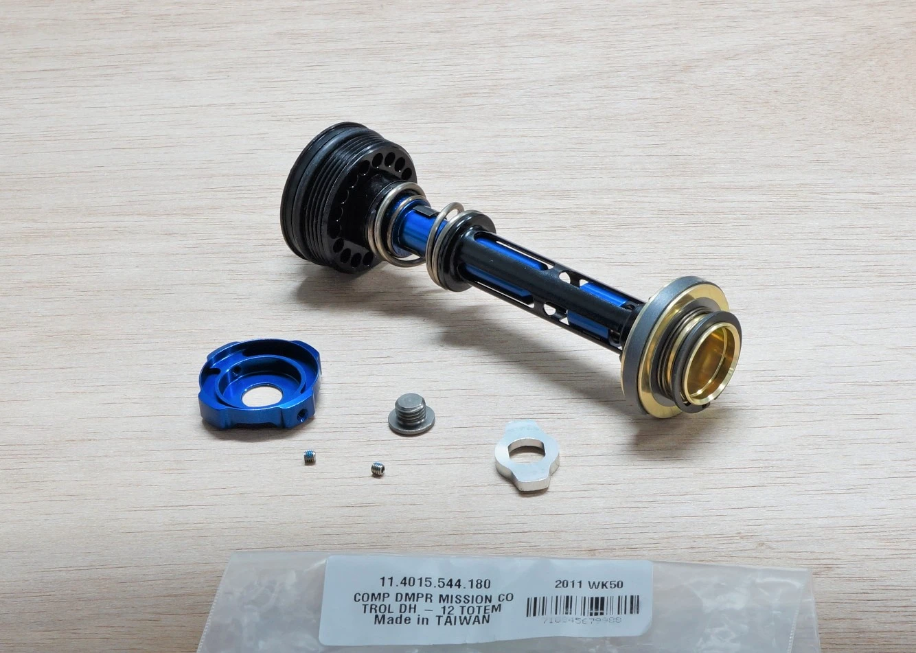 2. Compression Damper/Mission Control DH - 2012 Totem - Blue