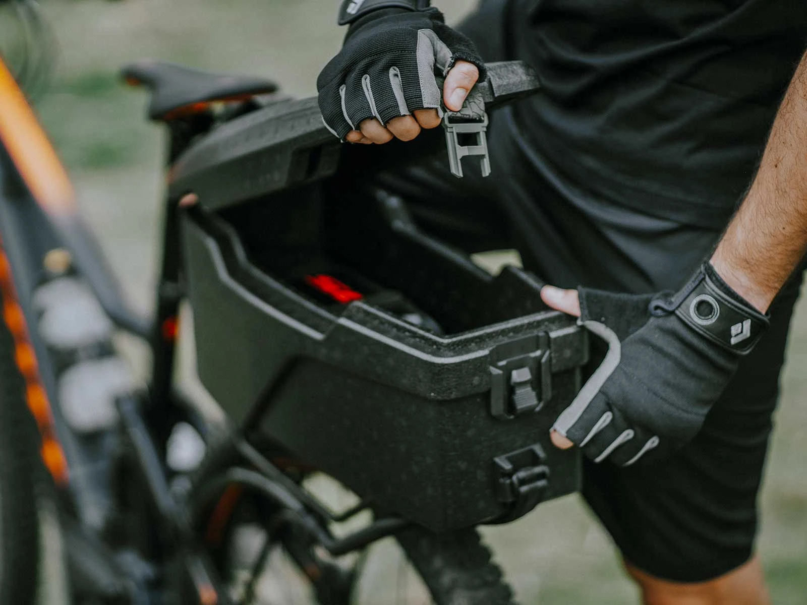 4. Geanta Portbagaj Spate Bicicleta Topeak Explorer TrunkBox TT9651 - Negru
