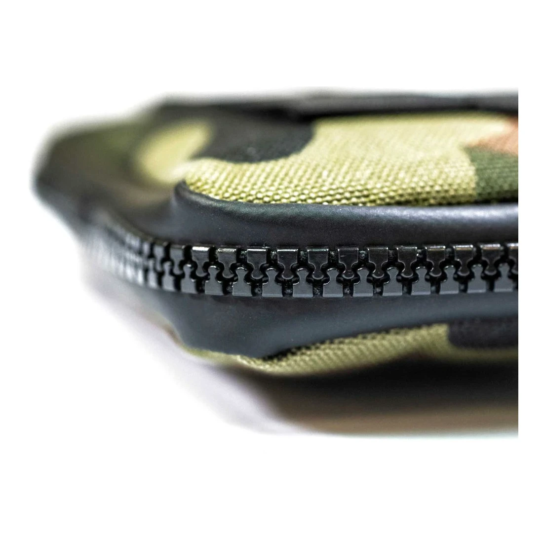 3. Borseta Muc-Off Essentials Camo