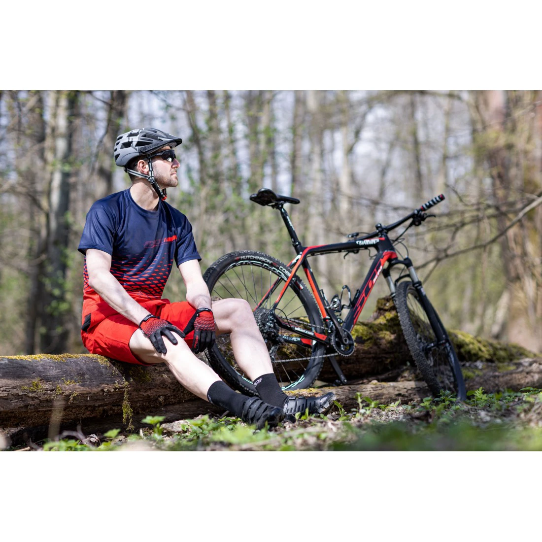 7. Pantaloni Force Blade MTB cu sub-pantaloni cu bazon rosu M