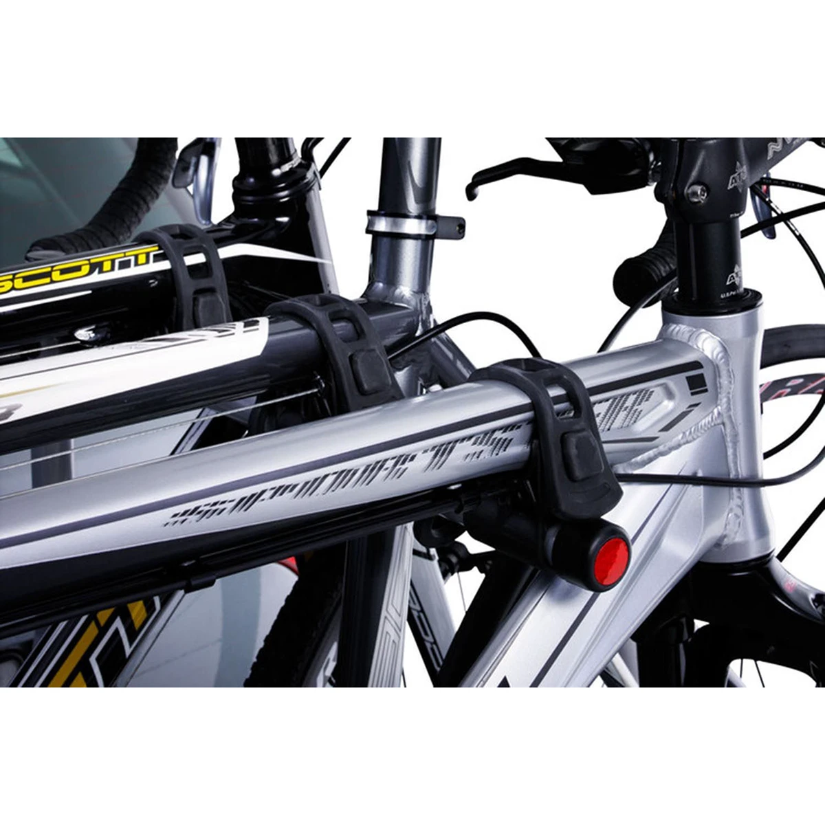 3. Suport pentru 3 biciclete, Thule HangOn 974, cu prindere pe carligul de remorcare