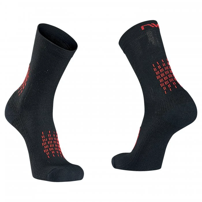 1. Sosete Ciclism Northwave NW Fast, negru-rosu - S