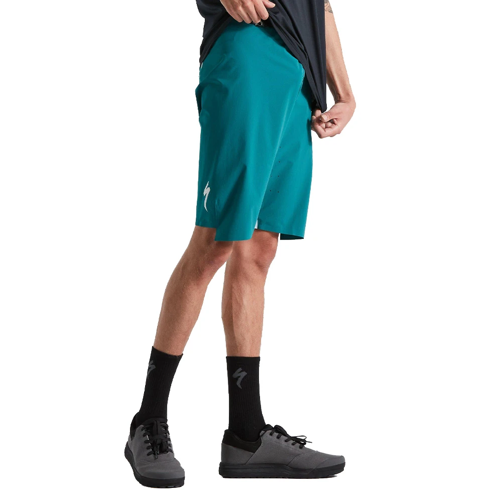 1. Pantaloni Ciclism Scurti Specialized Men's Trail Air - Tropical Teal 32