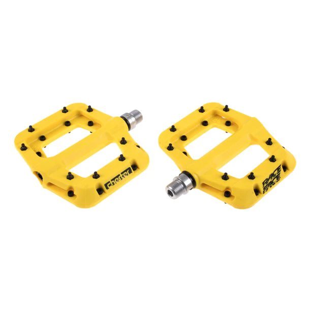 1. Pedale profesionale Race Face Chester, material compozit, 16 pini, culoare galbena