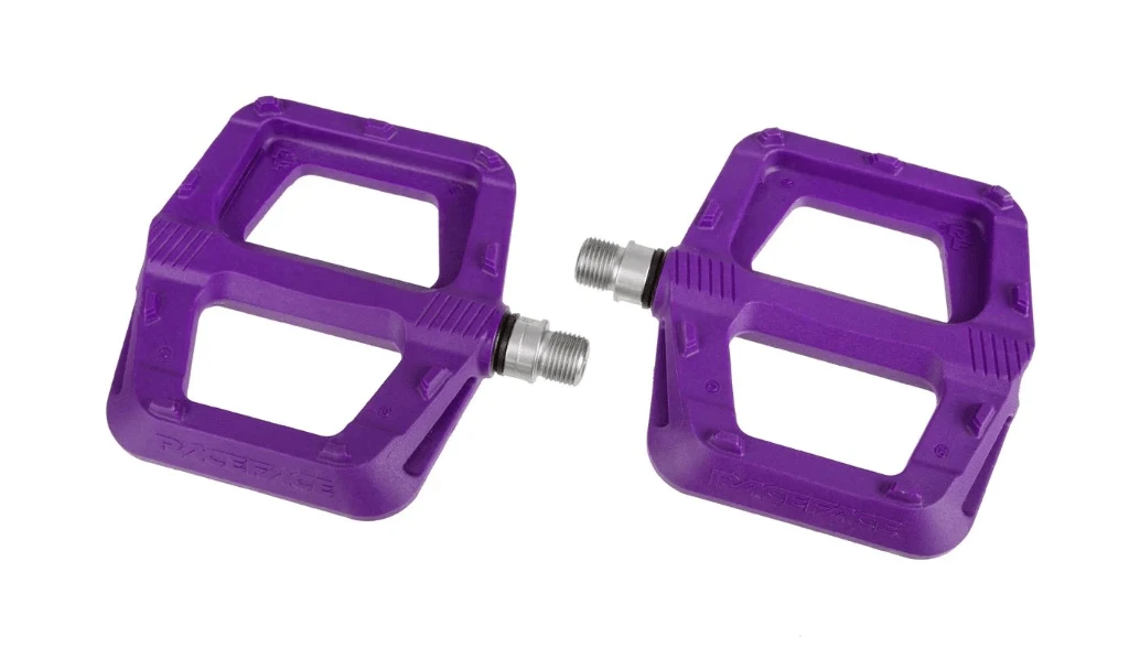1. Pedale profesionale Race Face Ride, material compozit, 18 pini, culoare mov