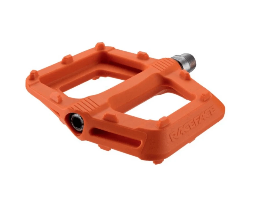 1. Pedale profesionale Race Face Ride, material compozit, 18 pini, culoare orange