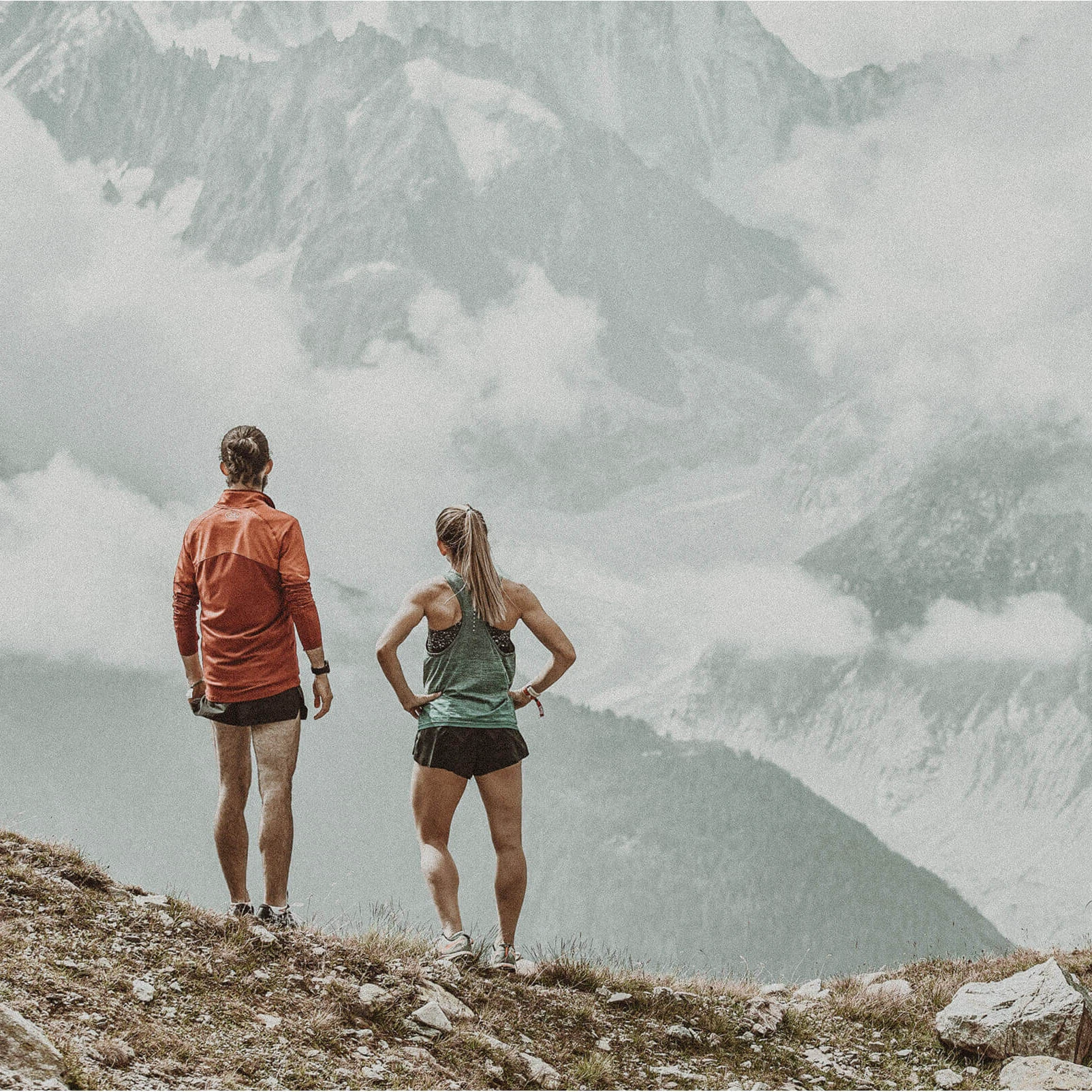 2. Coros APEX 2 - ceas GPS multisport premium - gri argintiu