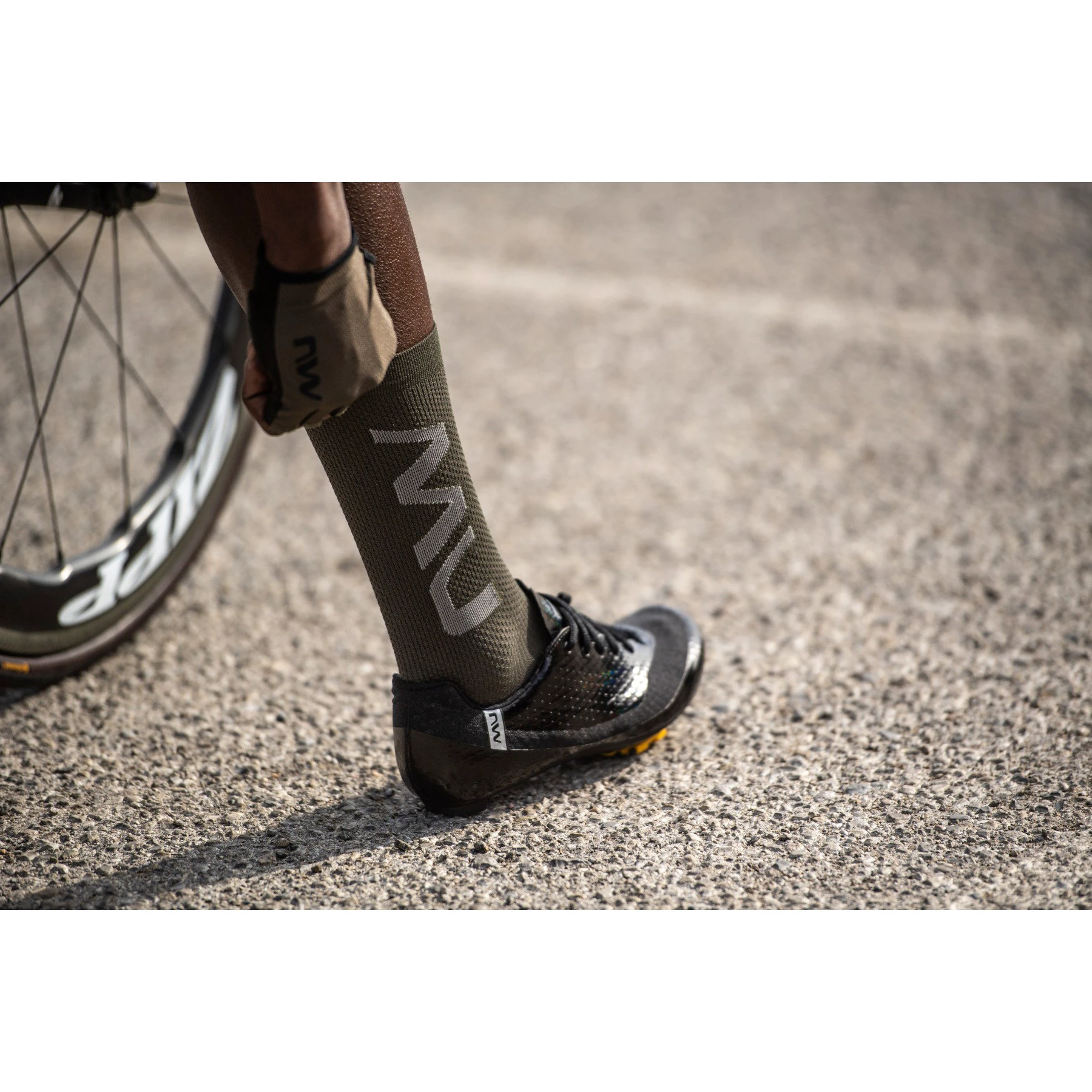 4. Northwave - sosete ciclism - Extreme AIR Sock - White | Black