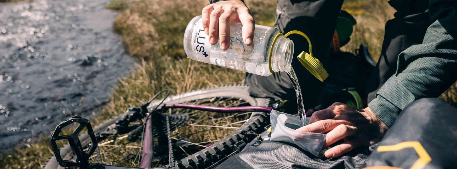 7. Apidura - Recipient apa pentru Bicicleta Frame Pack Hydration Bladder 3 litri - transparent