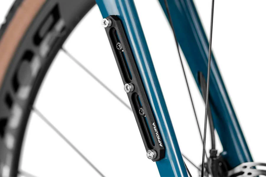 6. Apidura - accesoriu montaj si transport bidon bicicleta Expedition Bottle Cage Adapter - negru