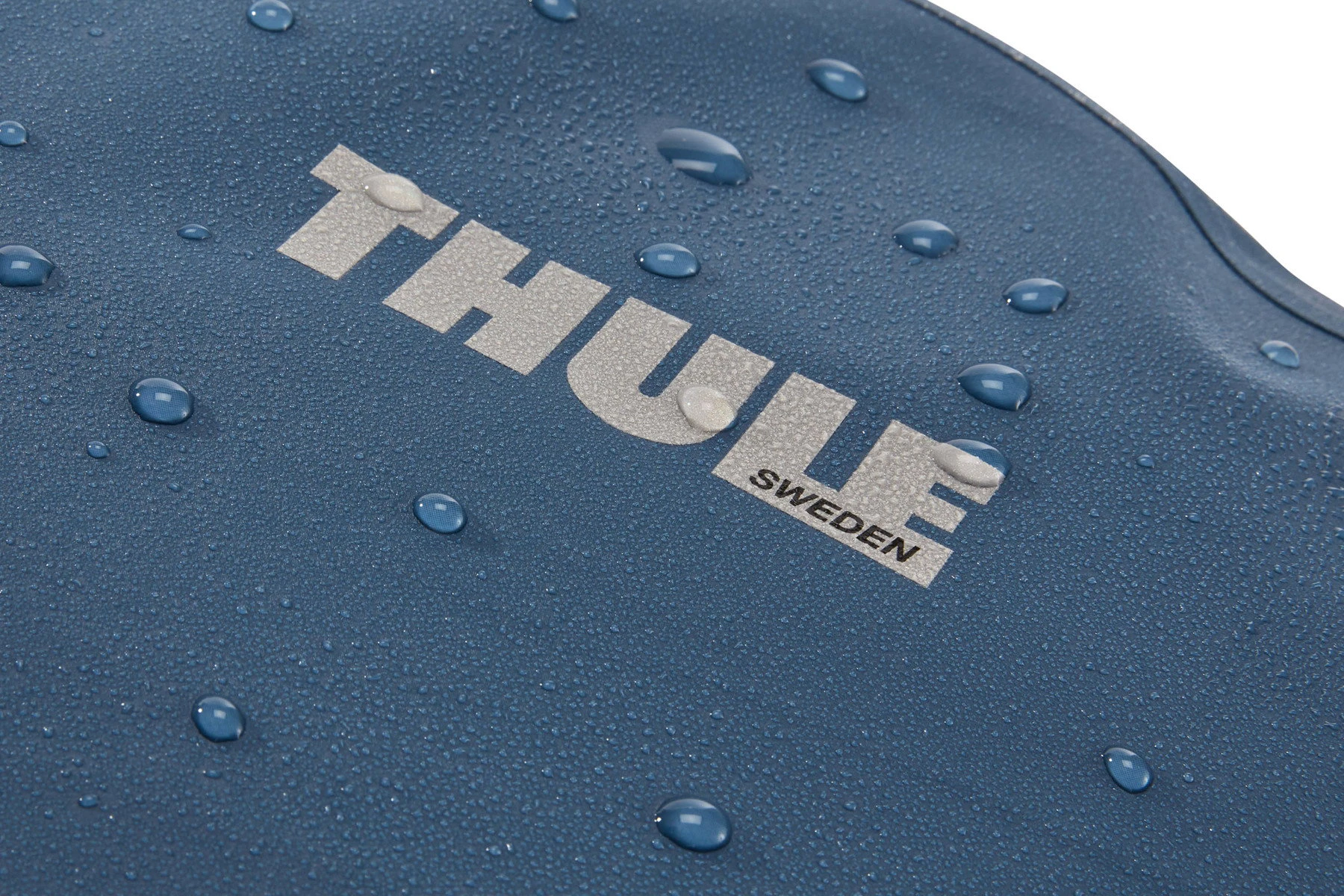4. Geanta portbagaj THULE Shield Pannier 13L - Albastru