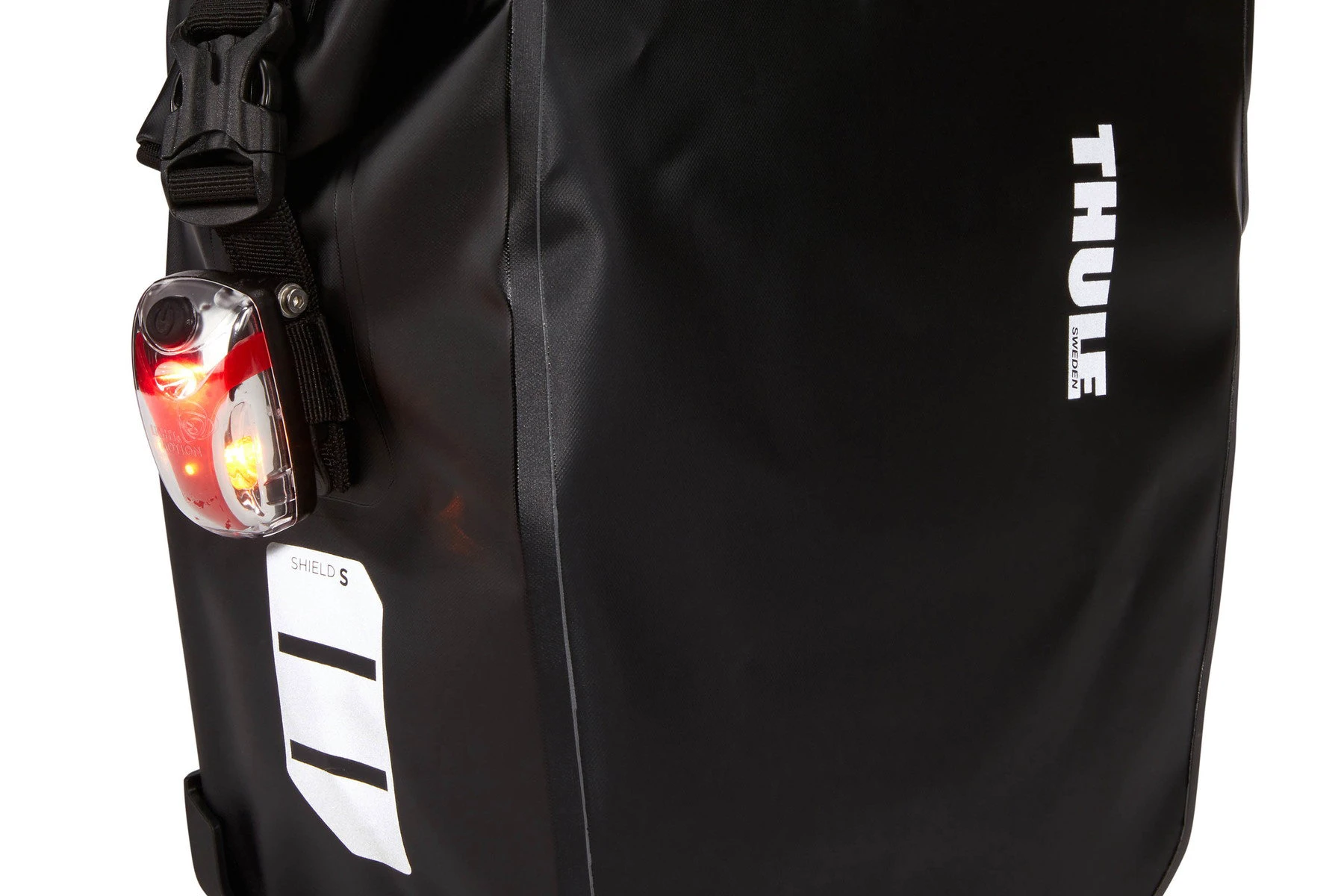 8. Geanta portbagaj THULE Shield Pannier 13L - Albastru