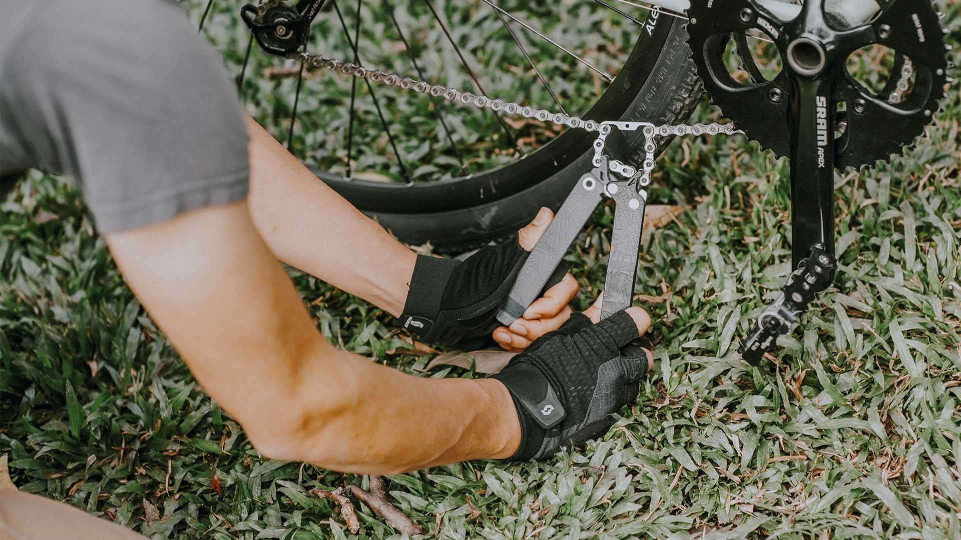 6. Topeak - leviere tip cleste pentru bicicleta Service Power Lever X - negru