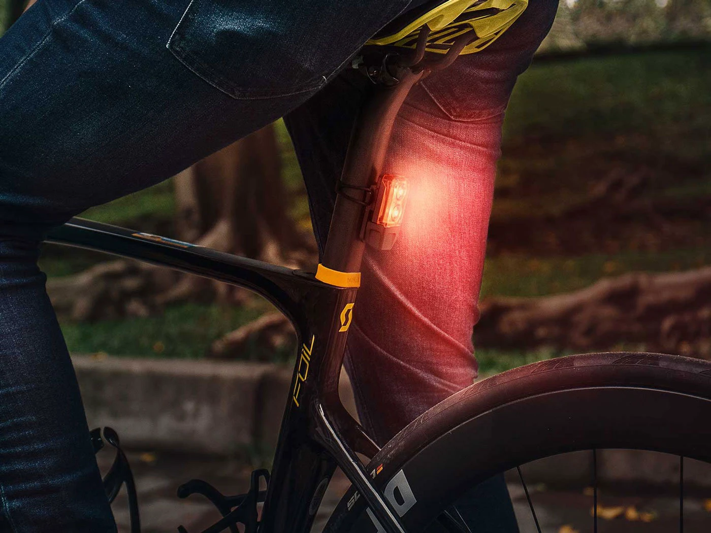 2. Far Spate Topeak TaiLux 25, TMS097 - Negru-Rosu