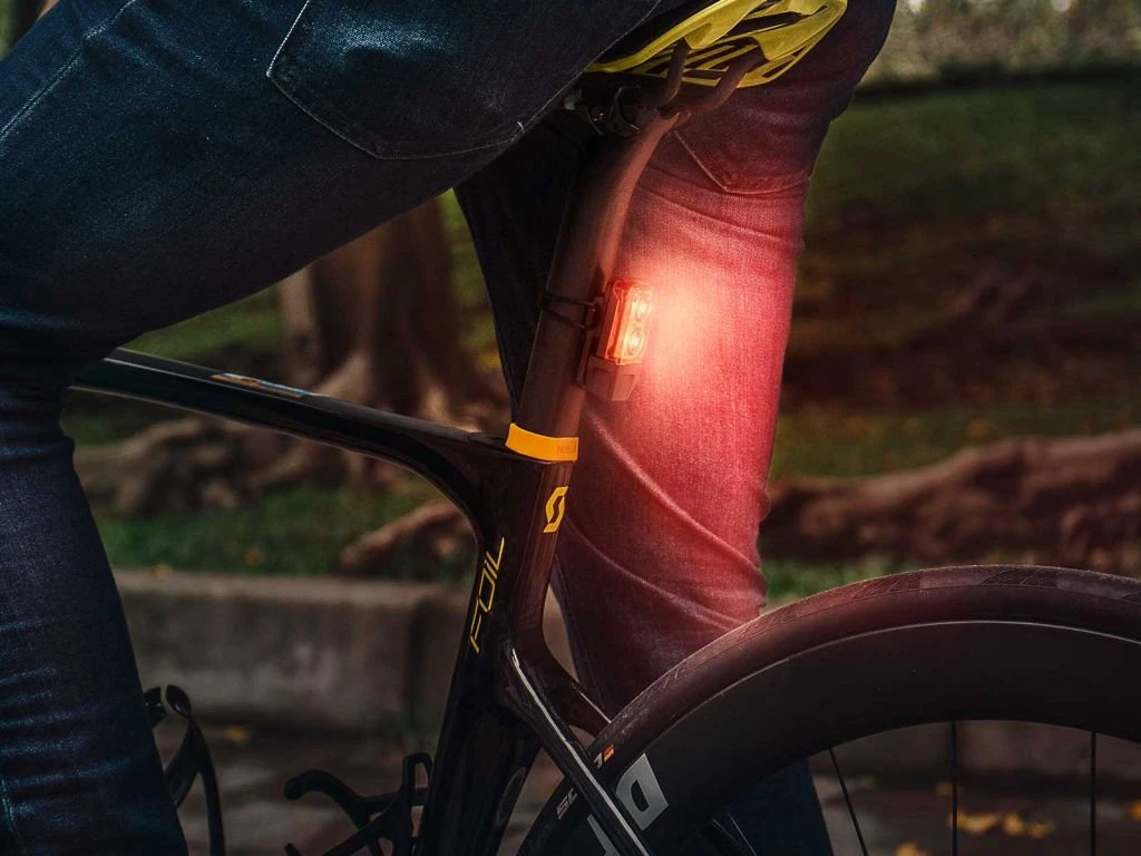 2. Faruri Set Topeak PowerLux Combo TMS098, Fata HeadLux 100Usb, Spate TailLux 25 Usb - Negru-Rosu
