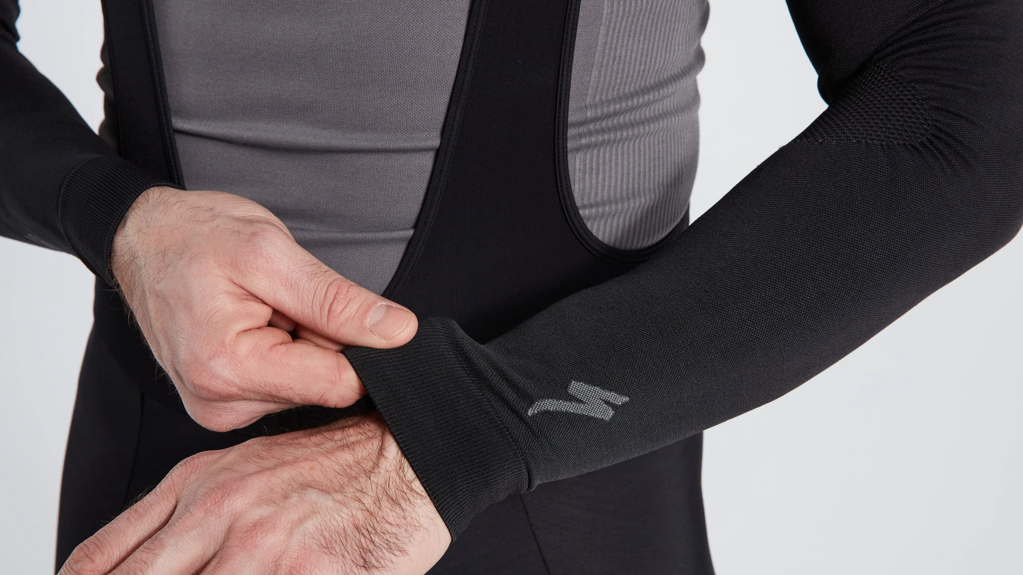 3. Incalzitoare brate SPECIALIZED Seamless - Black