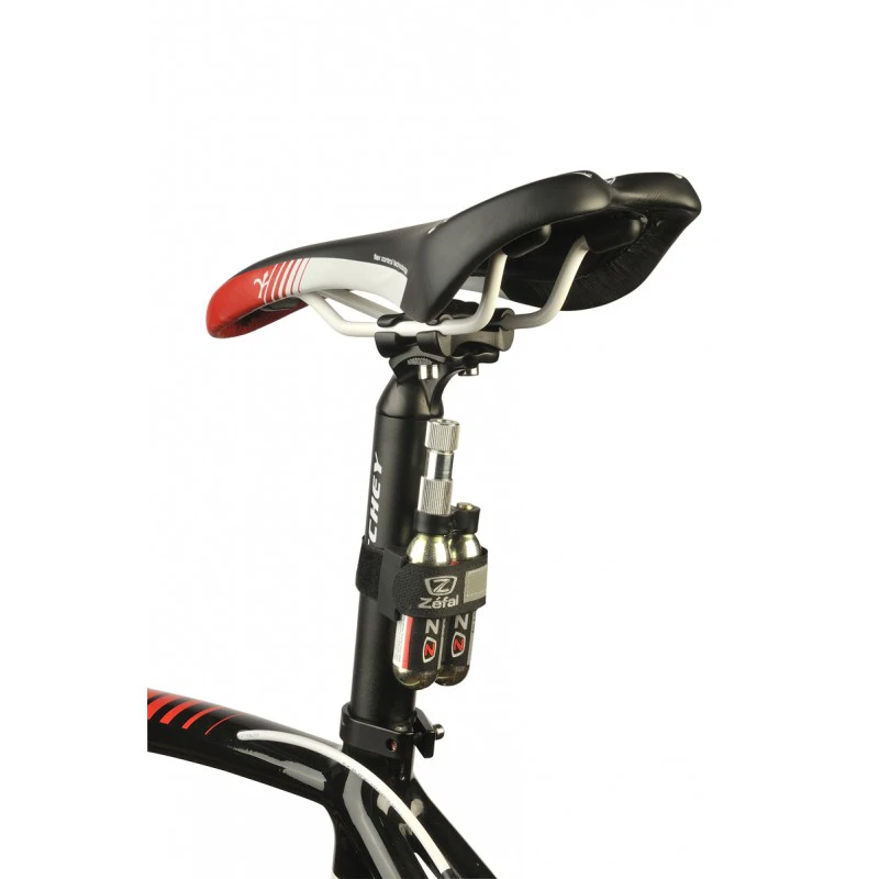 1. Prindere cartus ZEFAL CO2 + 2 x CO2 16g + air control