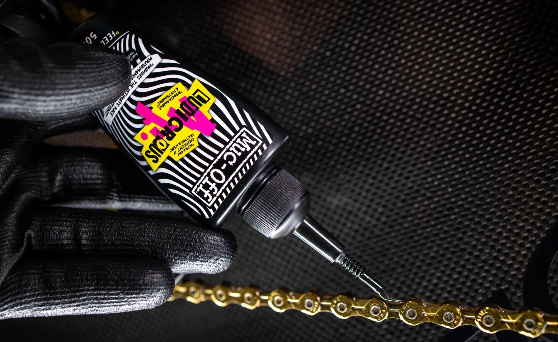 4. Muc-Off - ulei lubrifiant lant bicicleta Ludicrous AF - 50ml