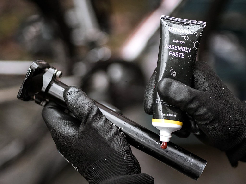 2. Dynamic Bike Care - Vaselina carbon pentru bicicleta Carbon Assembly Paste - plic 5gr