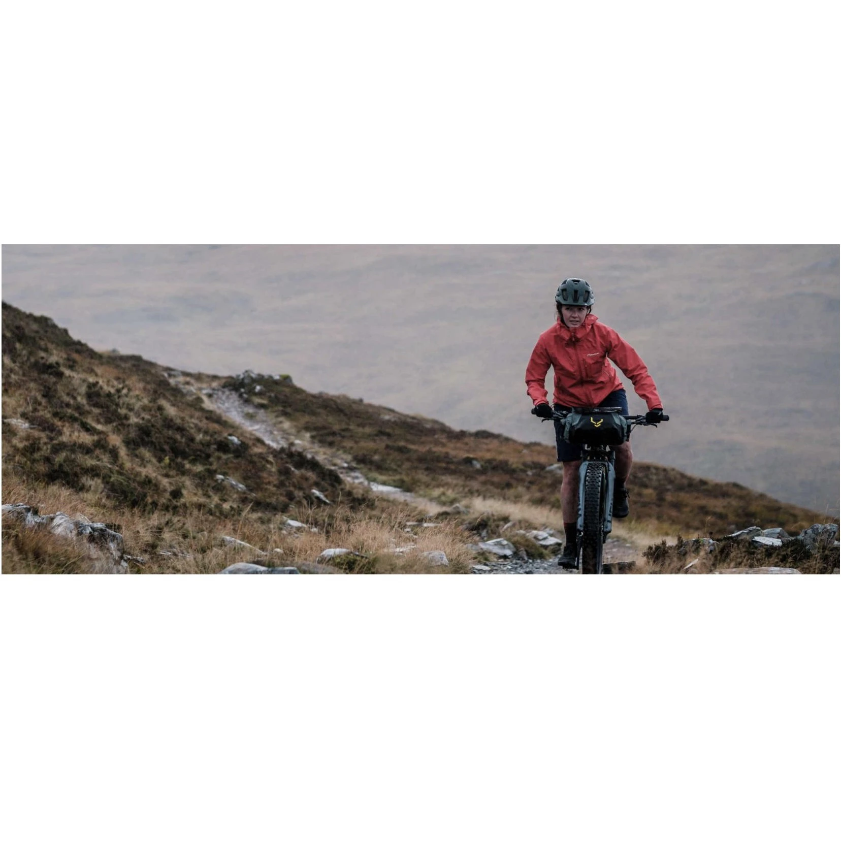 12. Apidura - geanta bicicleta cu prindere pe ghidon, Backcountry 2.0 Handlebar Pack 11 litri - gri negru galben
