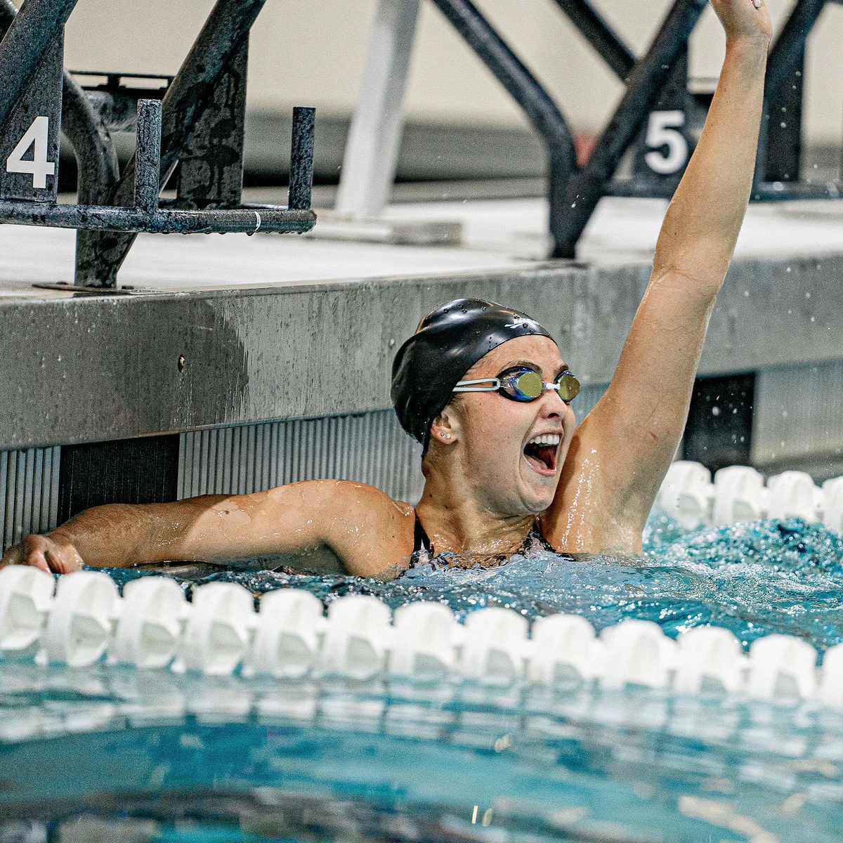 3. Finis - ochelari inot adulti Tide Goggles - auriu oglinda alb