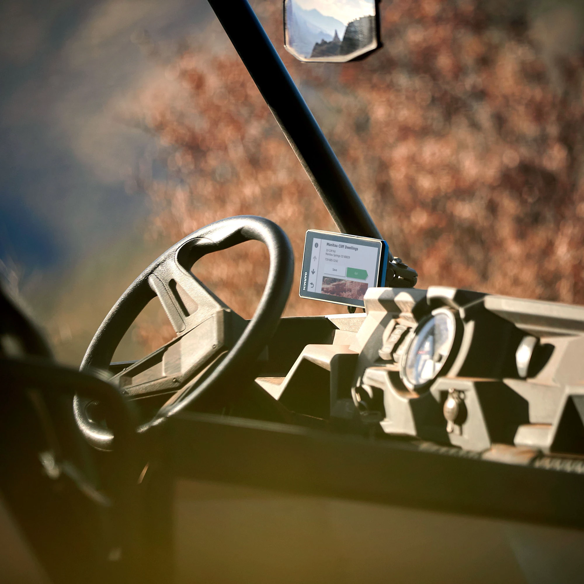 8. Garmin Tread GPS off-road pentru motorsport 5.5"