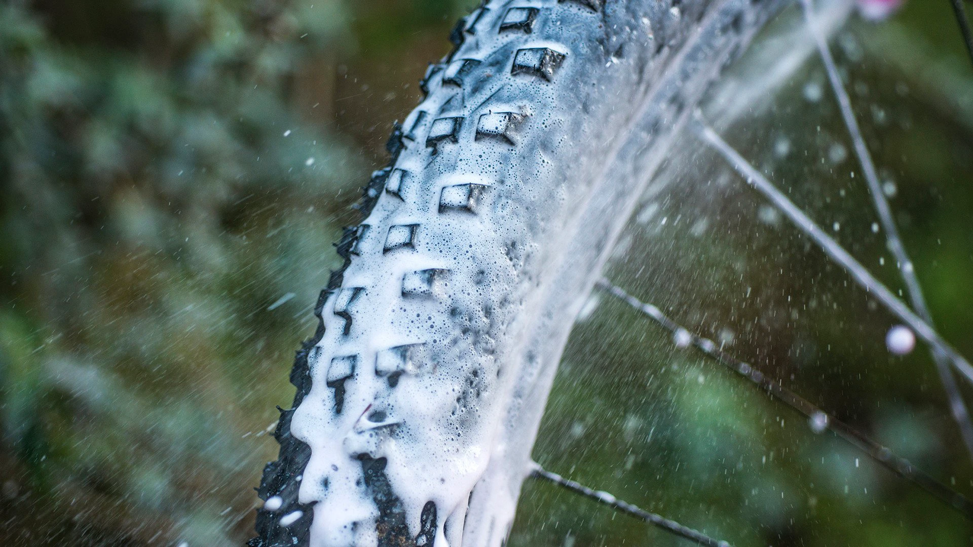 5. Muc-Off - Nano Tech Bike Cleaner - Solutie curatare bicicleta - 1L