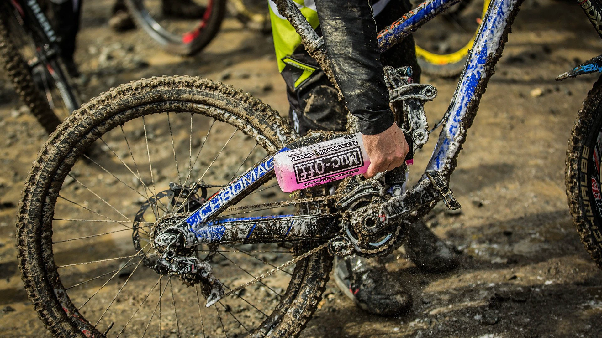 4. Muc-Off - Nano Tech Bike Cleaner - Solutie curatare bicicleta - 1L