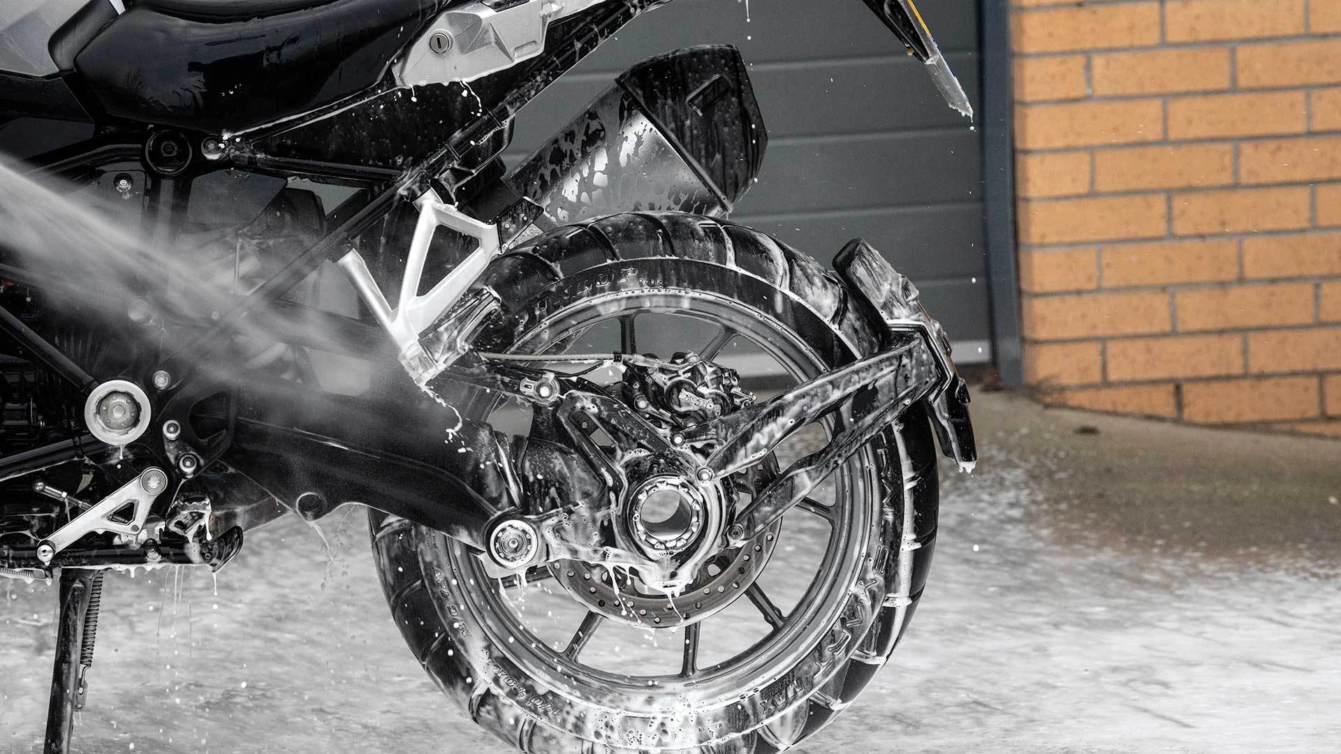 23. Muc-Off - Sistem de curatare cu presiune pentru biciclete si motociclete