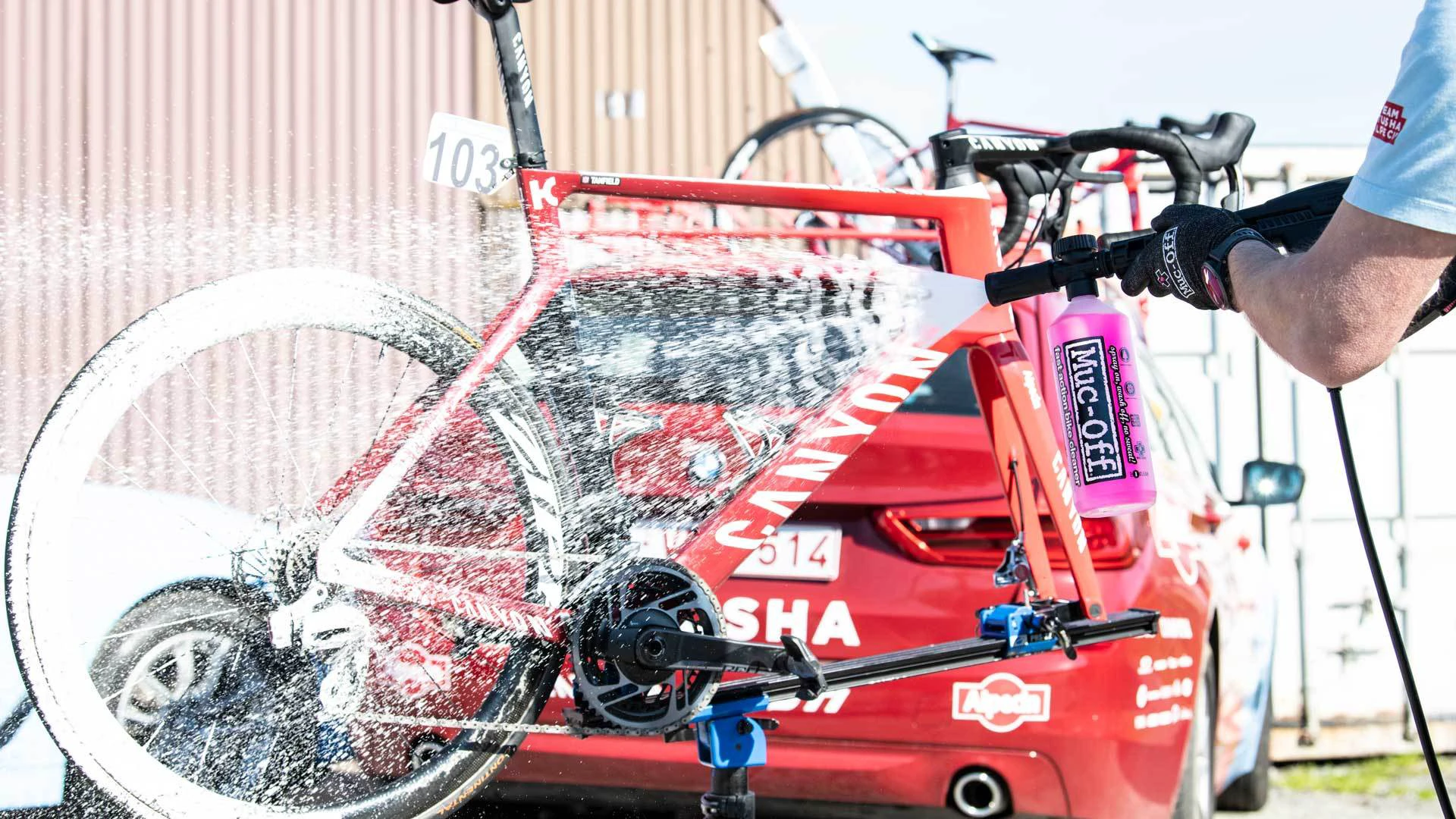 15. Muc-Off - Sistem de curatare cu presiune pentru biciclete si motociclete