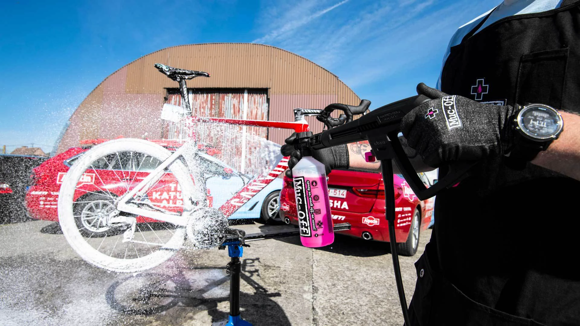 17. Muc-Off - Sistem de curatare cu presiune pentru biciclete si motociclete