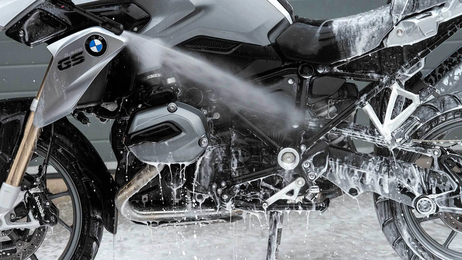 22. Muc-Off - Sistem de curatare cu presiune pentru biciclete si motociclete