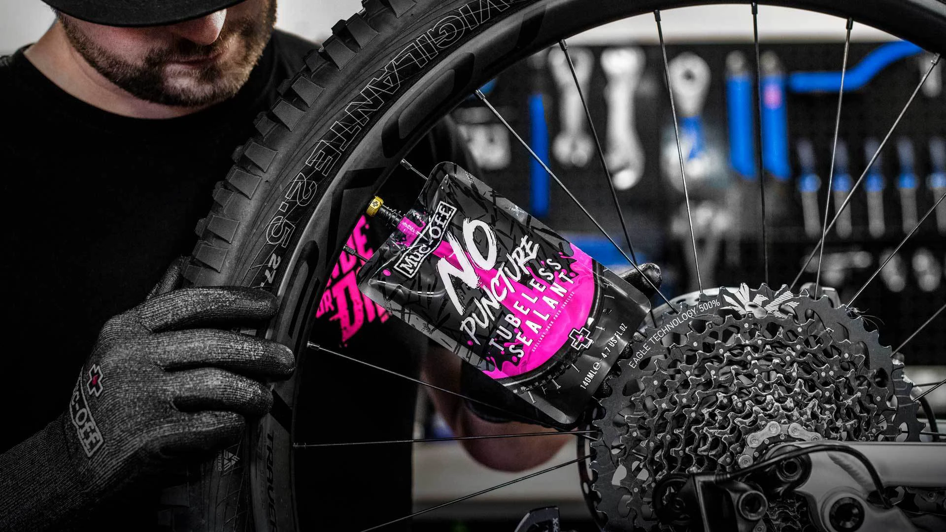 3. Muc-Off - solutie antipana - Tubeless Sealant No Puncture - 1L