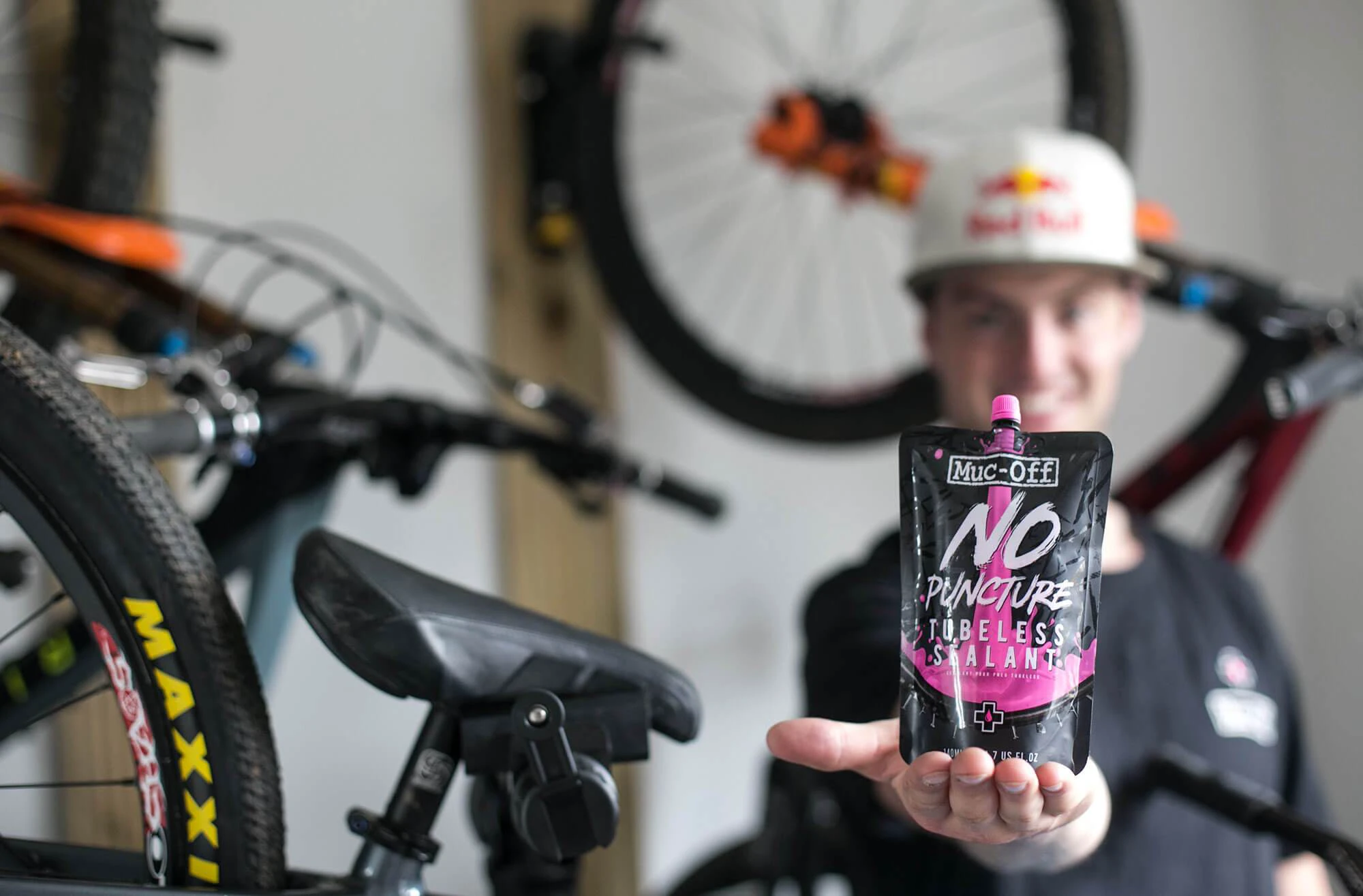 9. Muc-Off - solutie antipana - Tubeless Sealant No Puncture - 5L